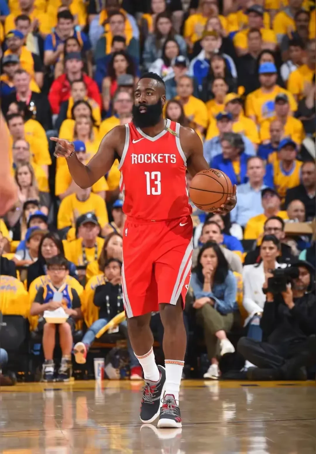 开云体育app-哈登连续二十场比赛得分超过出色防守，曼联不断突破！